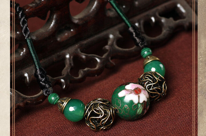 Cloisonne et Agate Necklace