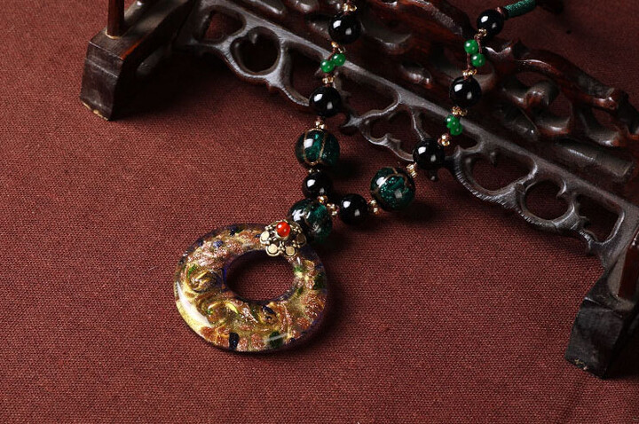Collier, Style Chinois