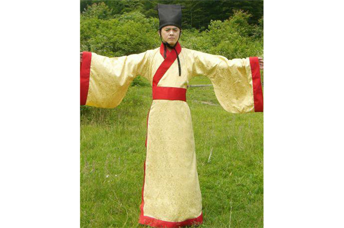 What are some types of traditional Chinese clothing?