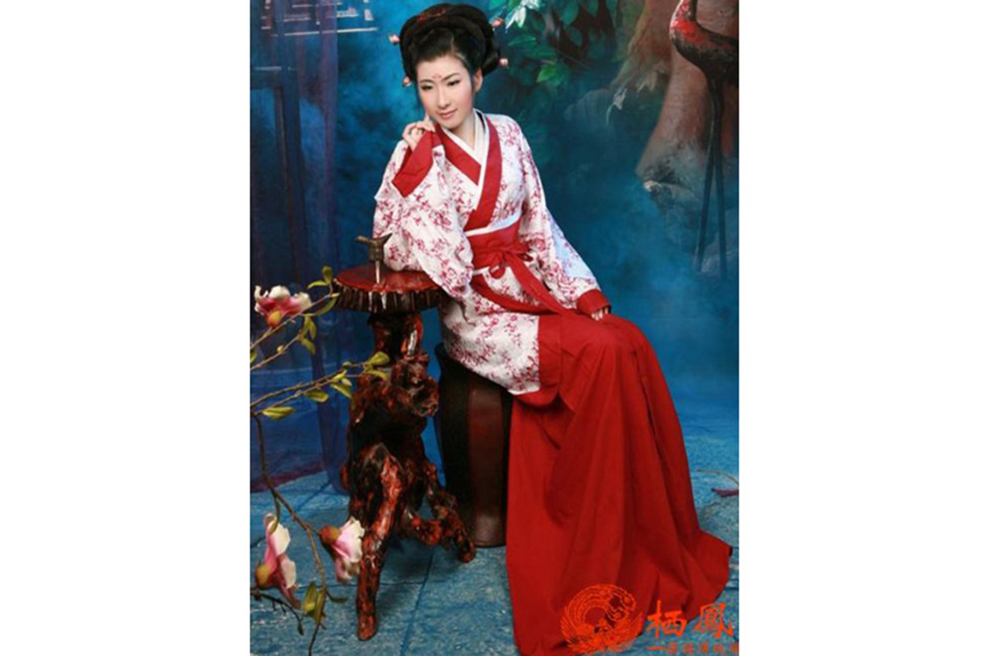 What are some types of traditional Chinese clothing?